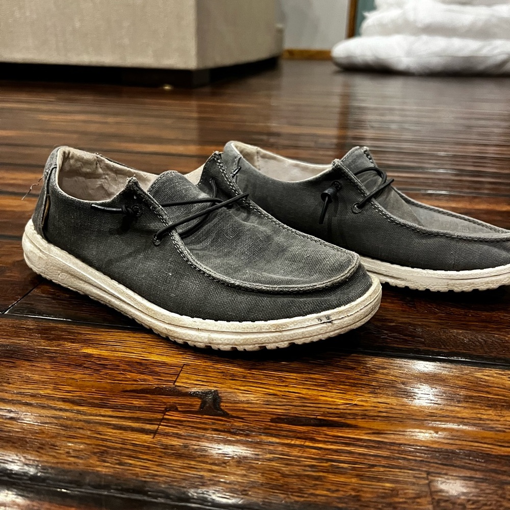 Women’s Dudes, size 7